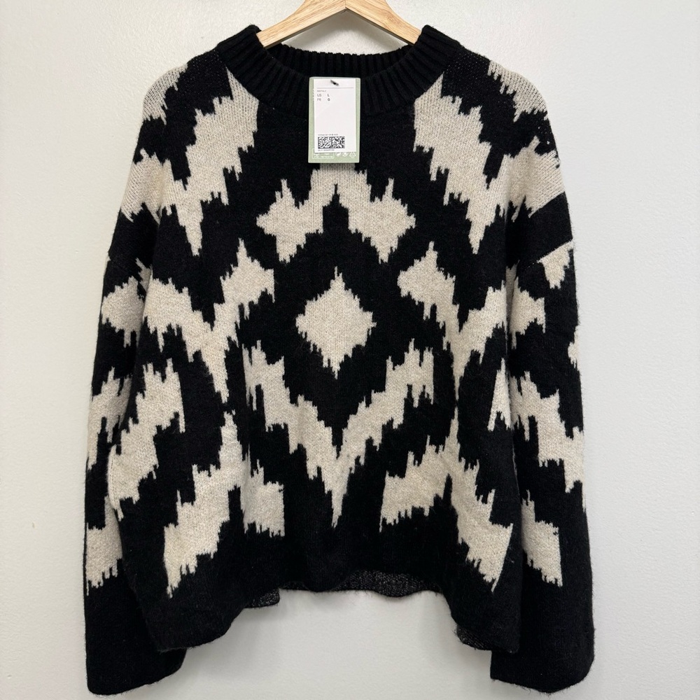 H&M Knit Pattern Sweater - Picture 2 of 3